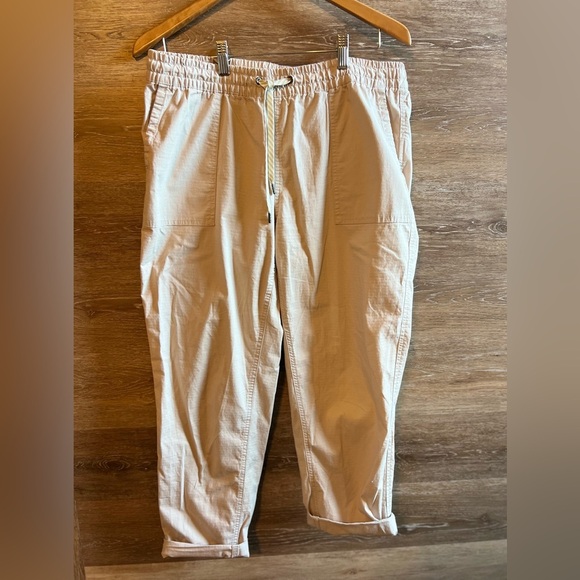 NOT AVAILABLE FOR SALE Vuori women pants cropped large beige nude casual - Picture 1 of 6